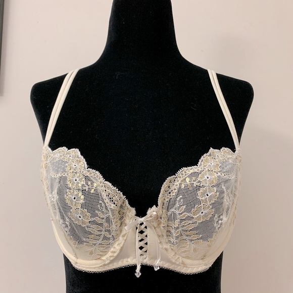 Victoria’s Secret White Lace Unlined Demi Bra - Picture 1 of 4